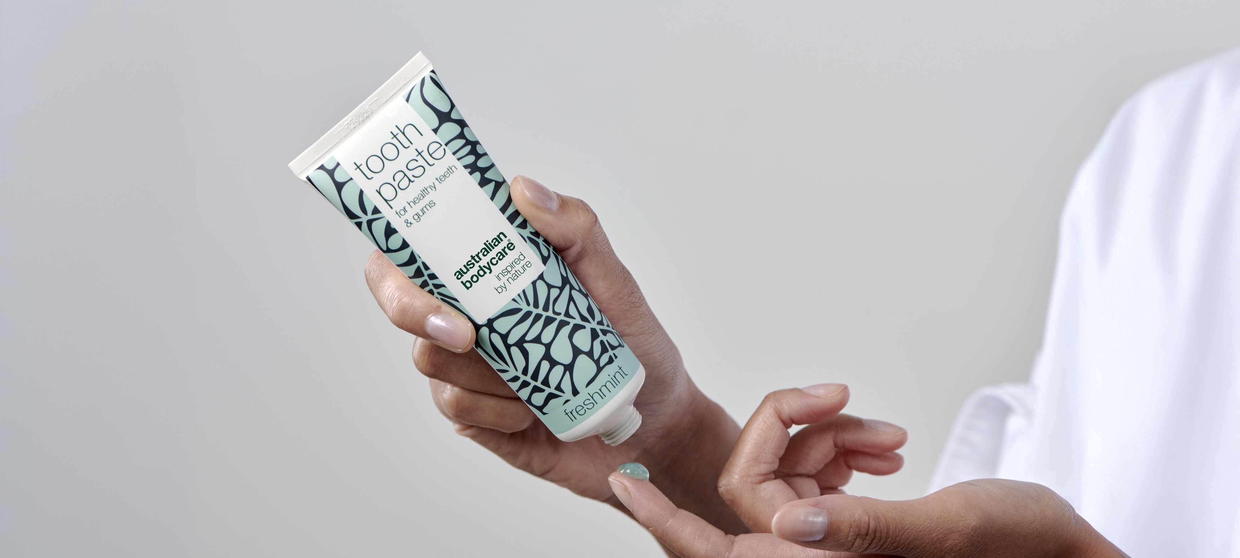 Mondverzorgingscollectie met Tea Tree Olie voor de dagelijkse verzorging van tanden, tong en tandvlees.