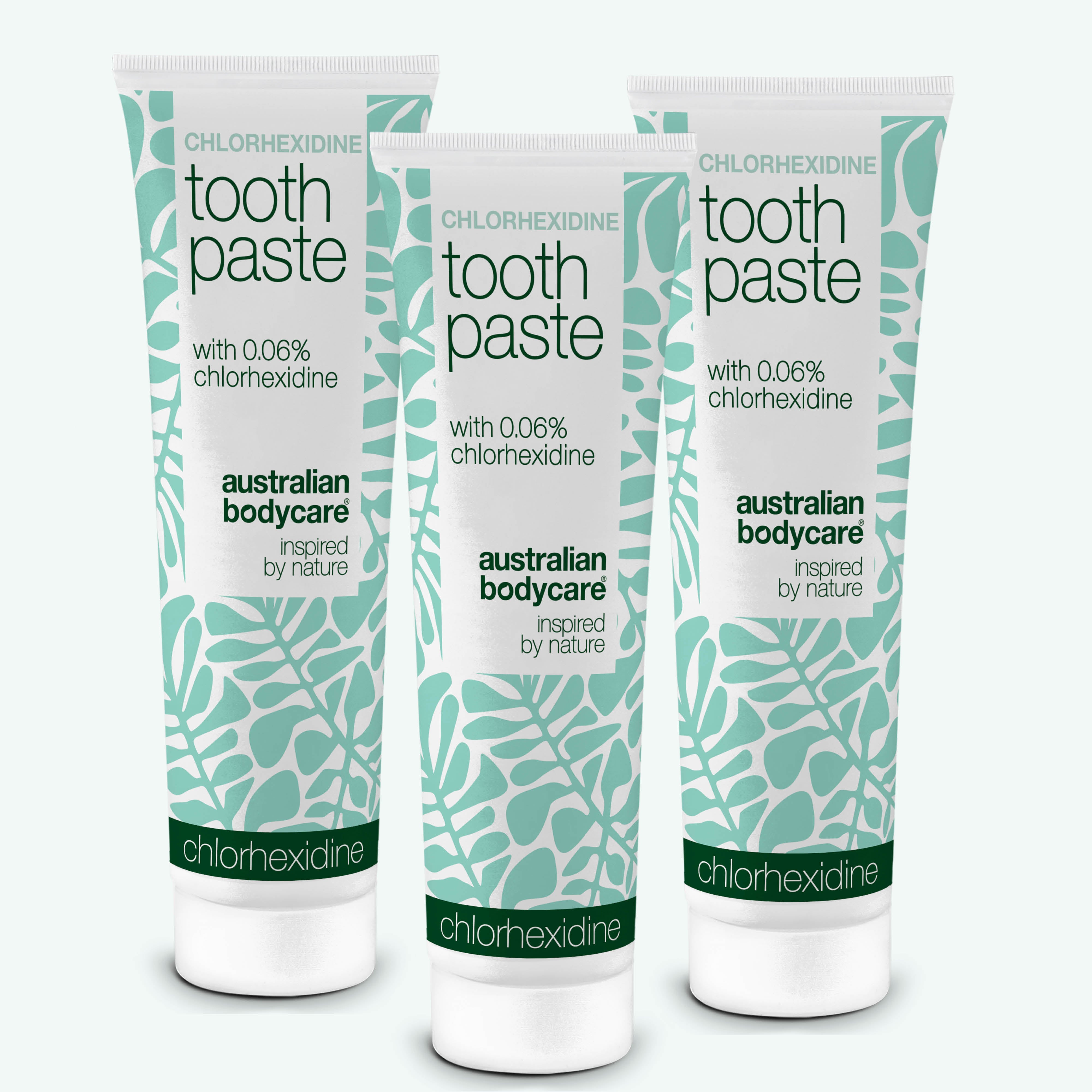 Drie tubes Australian Bodycare Chlorhexidine tandpasta met 0,06% chloorhexidine op een witte achtergrond. 3-pack.