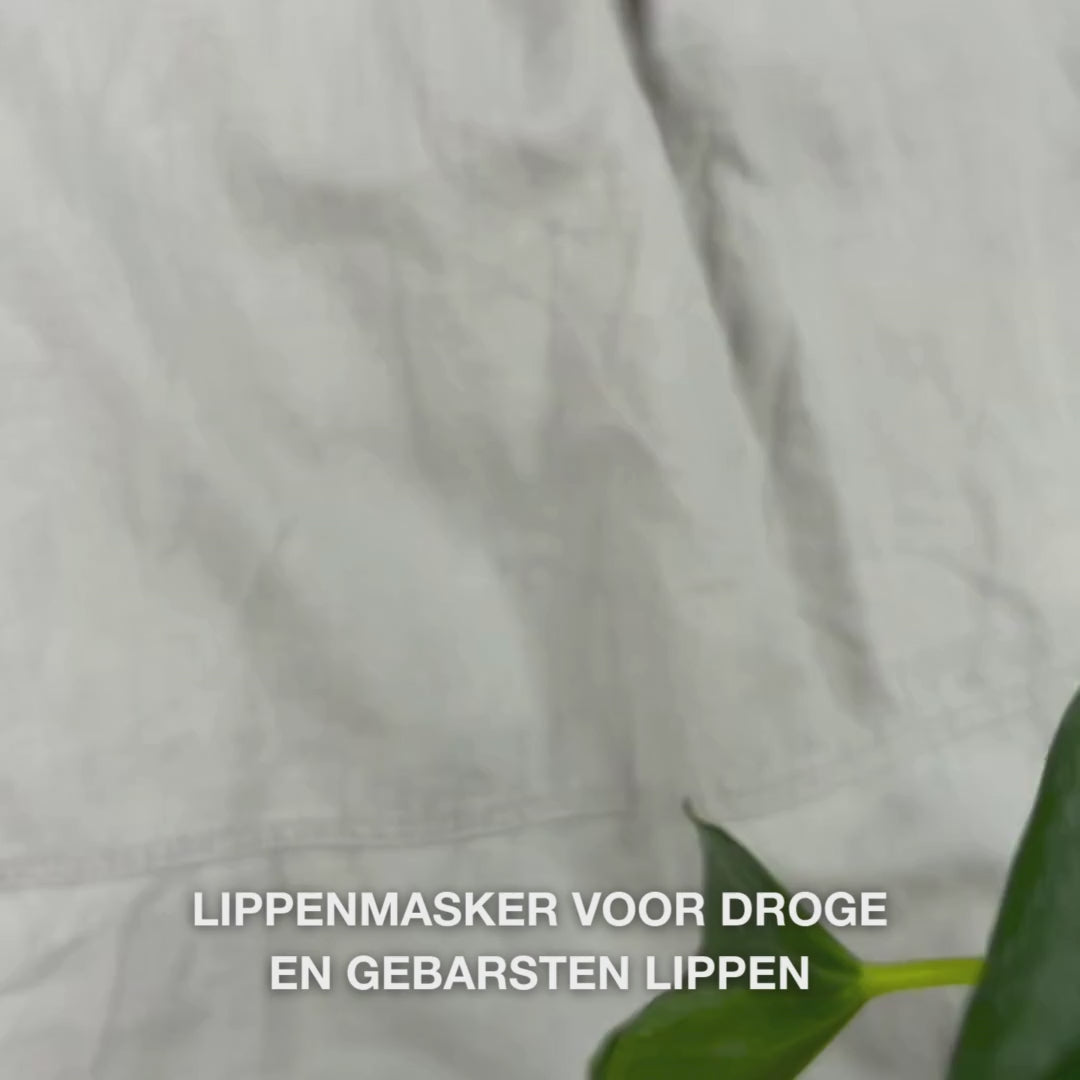 Lippenmasker bij droge, schrale lippen. Hydrateert en verzacht met B12, collageen en hyaluronzuur.