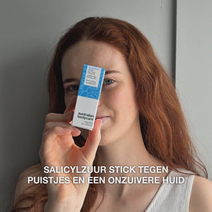 Salicylzuur SOS Stick tegen puistjes en verstopte poriën — Salicylzuur SOS Stick zuivert een vette, onzuivere huid. Helpt roodheid verminderen en huidbalans herstellen. Met Salicylzuur.