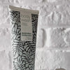 Video die de Australian Bodycare Body Wash en de lichte, schuimende textuur toont.