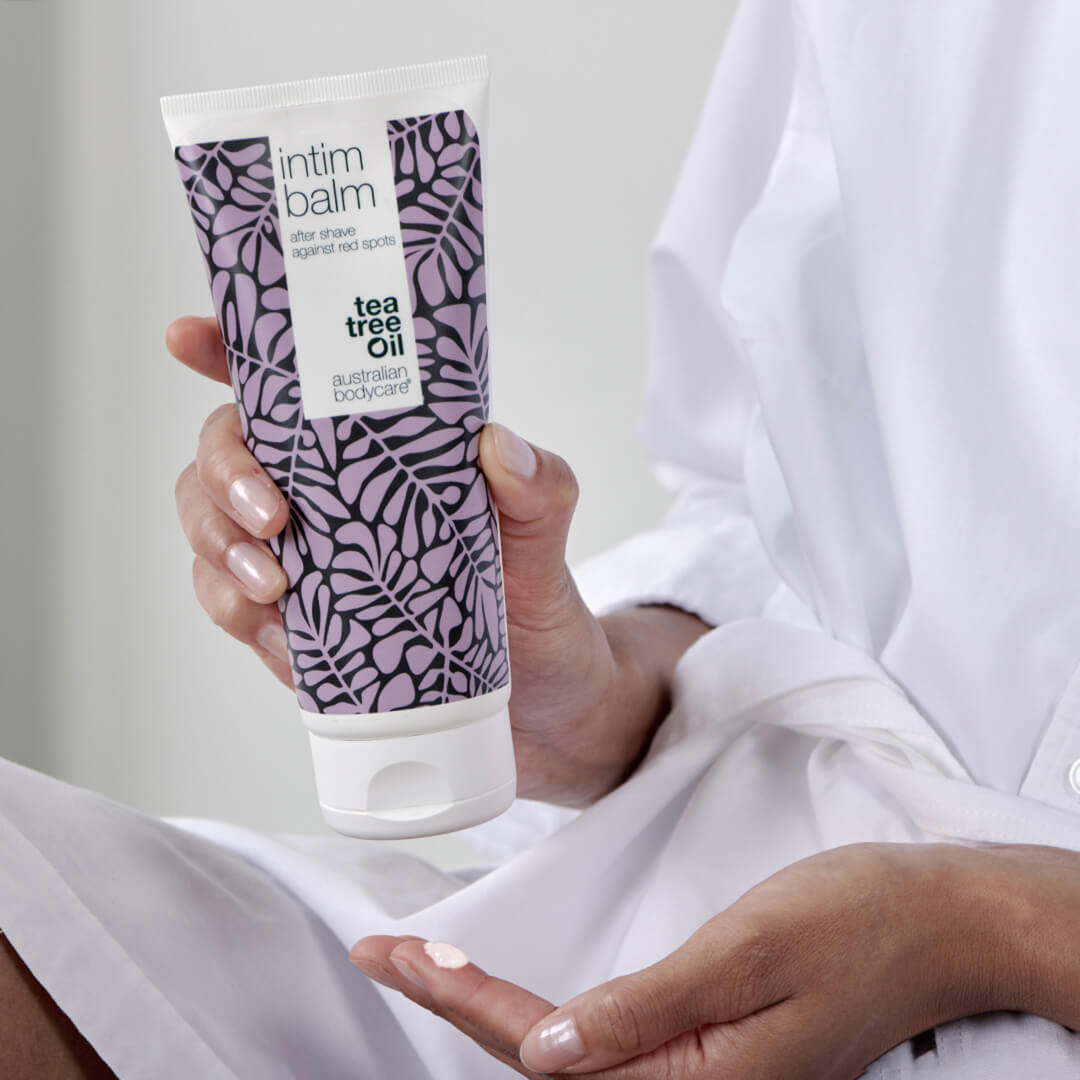 Aftershave voor de intieme zone — Tegen scheerirritatie, ingegroeide haren, ontstoken haarzakjes een branderige huid, jeuk en rode scheerbultjes.