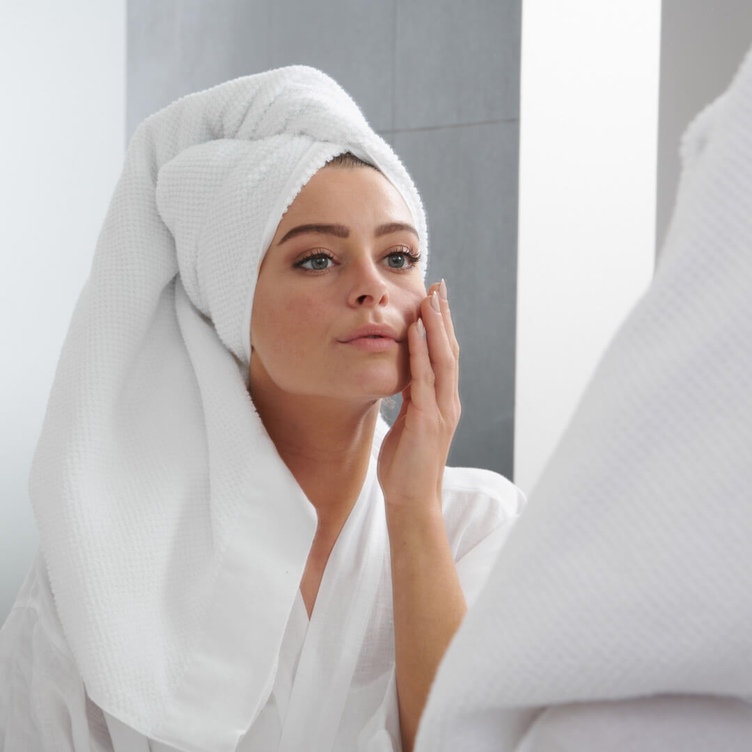 Aloe Vera & C,E, F vitamin Anti-aging serum — serum met Aloë Vera, Tea Tree Olie en Hyaluronzuur tegen rimpels