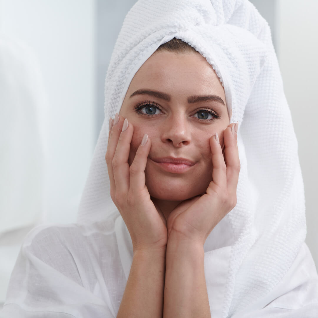 Peeling Serum om de huid te exfoliëren — Natuurlijk peelingserum met AHA (fruitzuur) & niacinamide voor een gladde huid